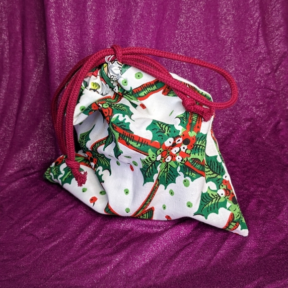 Green Reusable AND reversible lined Christmas Drawstring Giftbag - Picture 1 of 7